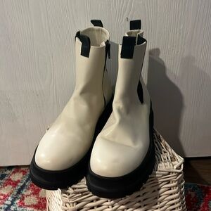 Cream Zara boots. Size EU 40. Worn 3 times.